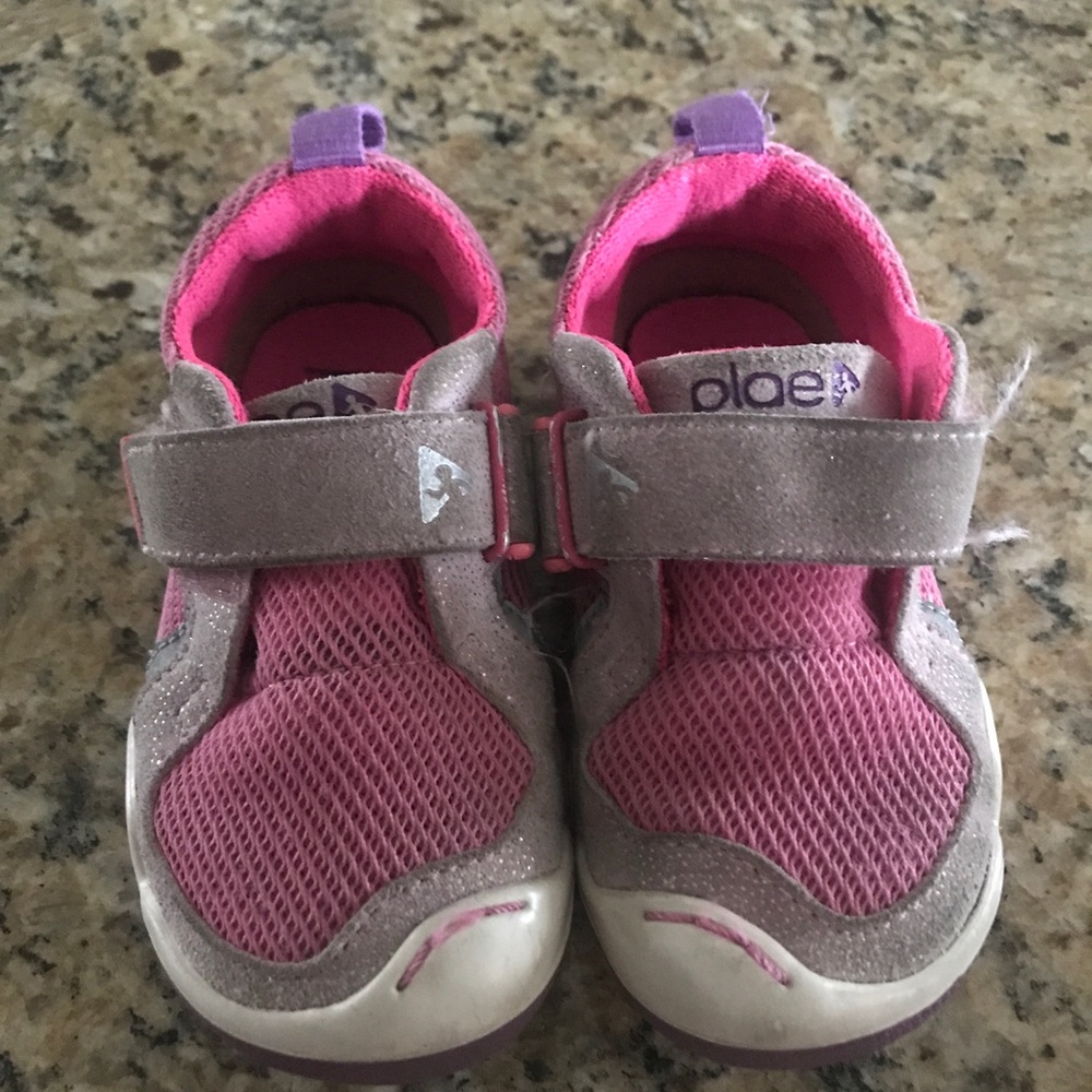 Plae shoes